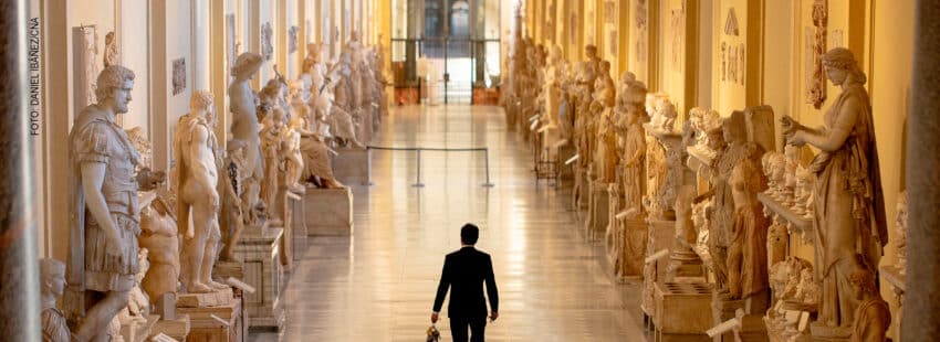 Un trabajador de los Museos Vaticanos