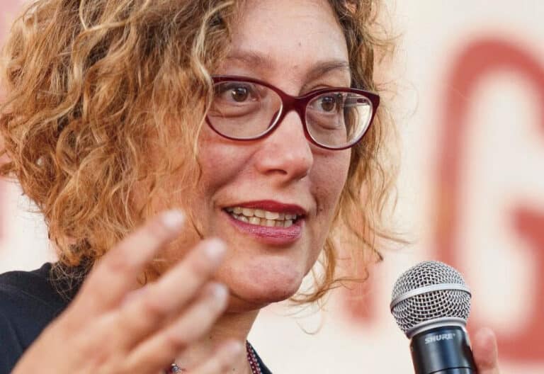 Presidenta de Emergency, la asociación italiana fundada en 1994 que ofrece atención médica y