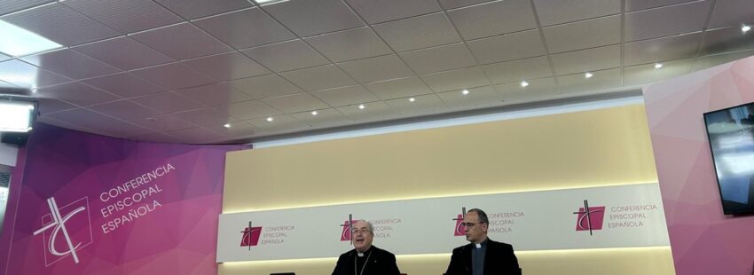 El secretario general de la Conferencia Episcopal, César García Magan