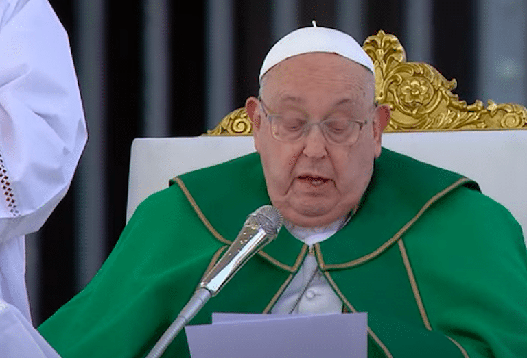 El papa Francisco pone a los militares a rezar por la paz “en Ucrania, en Oriente Medio, en Kivu