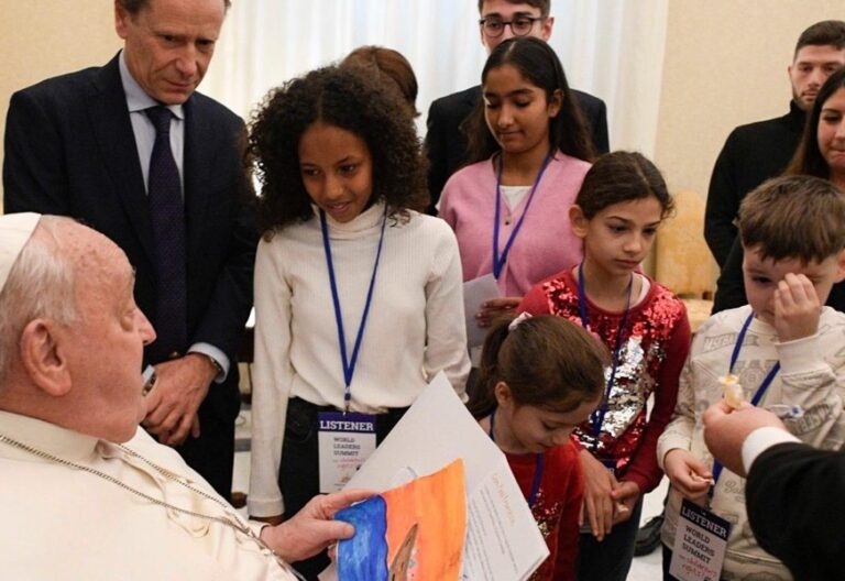 El papa Francisco, durante la cumbre sobre los derechos de la infancia celebrada este lunes en El