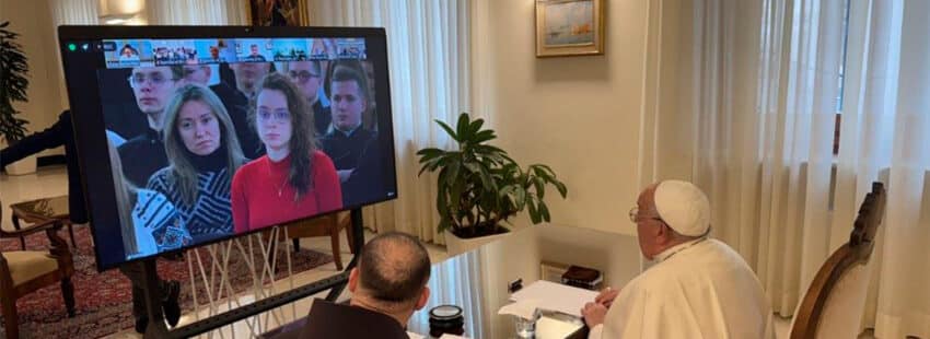 El Papa anima a los jóvenes ucranianos repartidos por todo el mundo: “La paz se construye con el