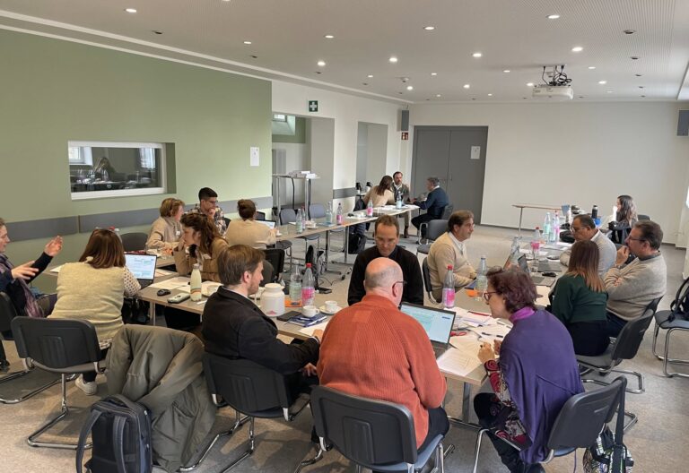 Agencias de ayuda a la Iglesia