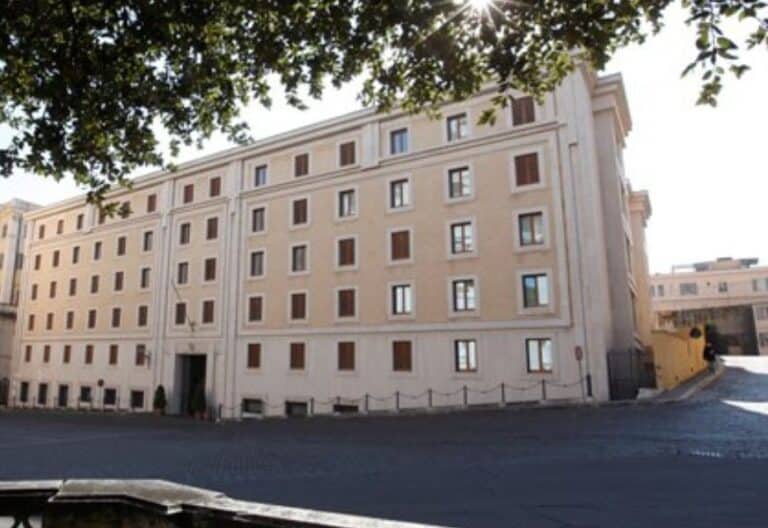 Los médicos ya contemplan un futuro con el Papa recuperándose en el Vaticano