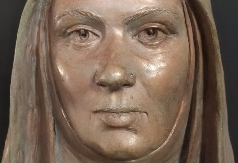 Santa Teresa de Jesús. Busto y foto de Jennifer Mann