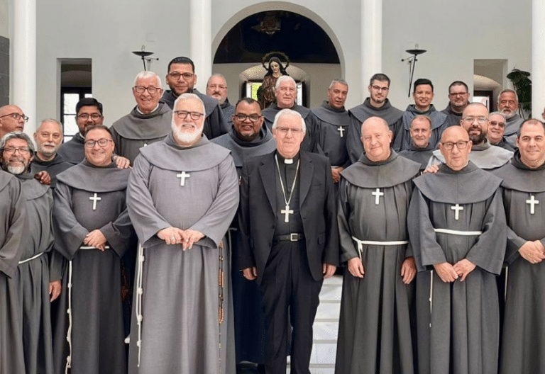 50 años de ‘casa y familia’: los Franciscanos de la Cruz Blanca celebran su caminar en