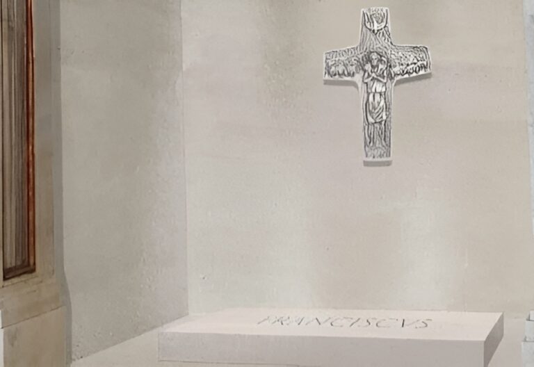 Y, en su tumba, ‘Franciscus’ se abrazará al fin al abuelo que emigró al “fin del mundo”