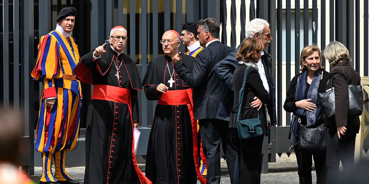 Peruvian cardinals Carlos Castillo and Pedro Barreto in the general congregations prior to conclave