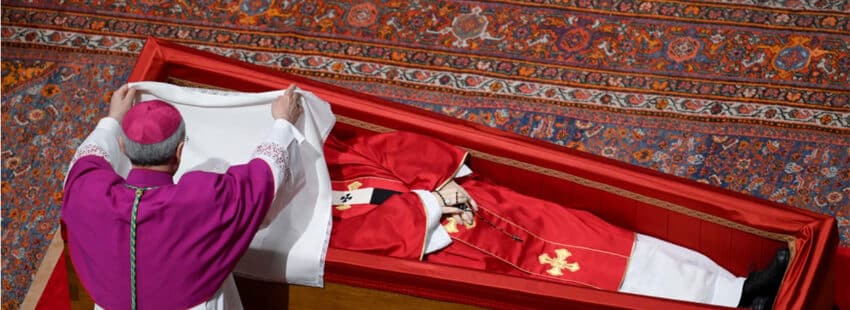 Cierre del féretro del papa Francisco esta noche en la basílica de San Pedro