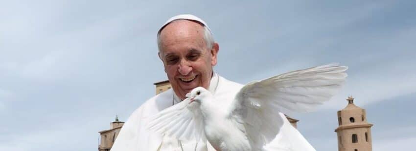 Se subasta una cámara del papa Francisco: la puja ya va por 85.000 euros