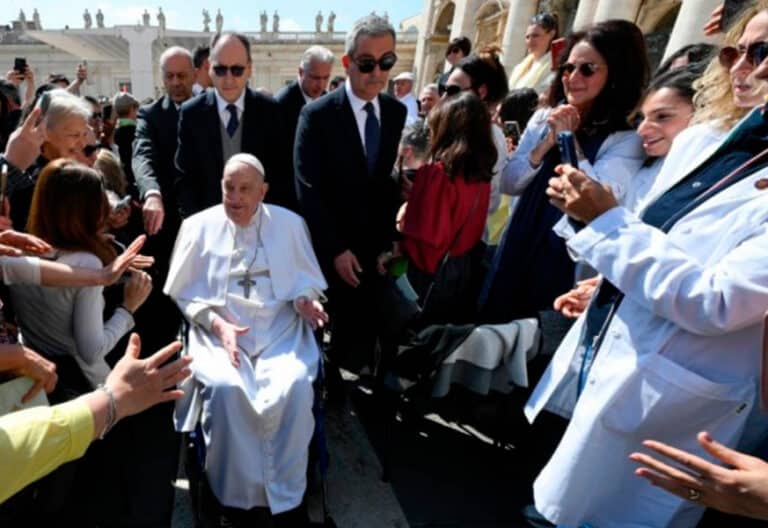 El médico del Papa celebra su aparición en San Pedro: “No podría haber tenido un mejor
