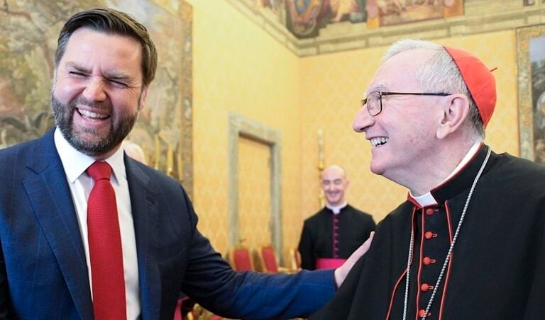 El cardenal Parolin, durante el encuentro mantenido con JD Vance
