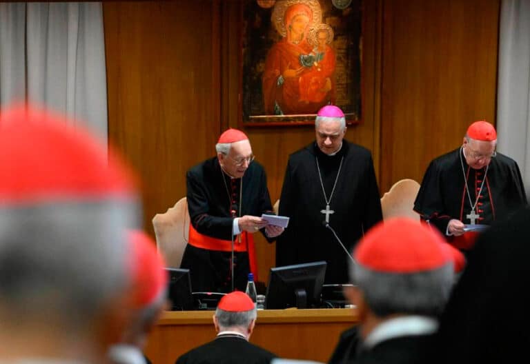 Donato Ogliari dirige la meditación de las congregaciones generales