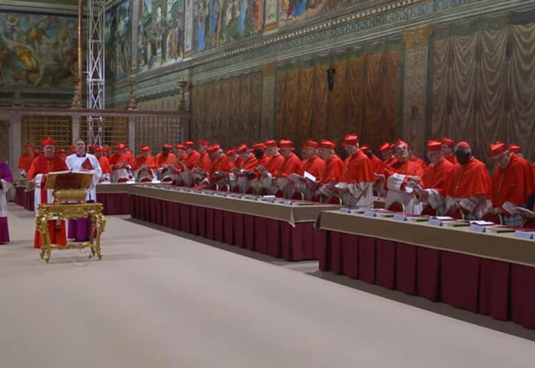 Primera votación del cónclave que elegirá al 267º papa de la Iglesia católica