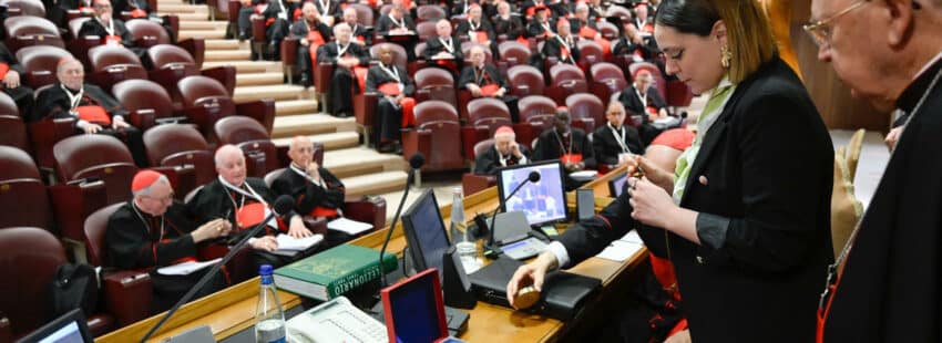 La ceremonia de romper el anillo del pescador de Francisco pone fin al precónclave