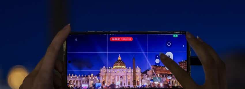 Primera fumata negra del cónclave