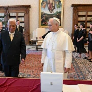 Antonio Costa con el Papa