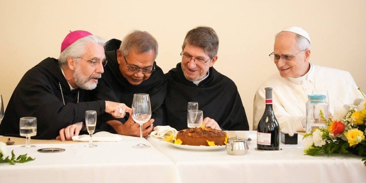 León XIV, durante el almuerzo con los agustinos