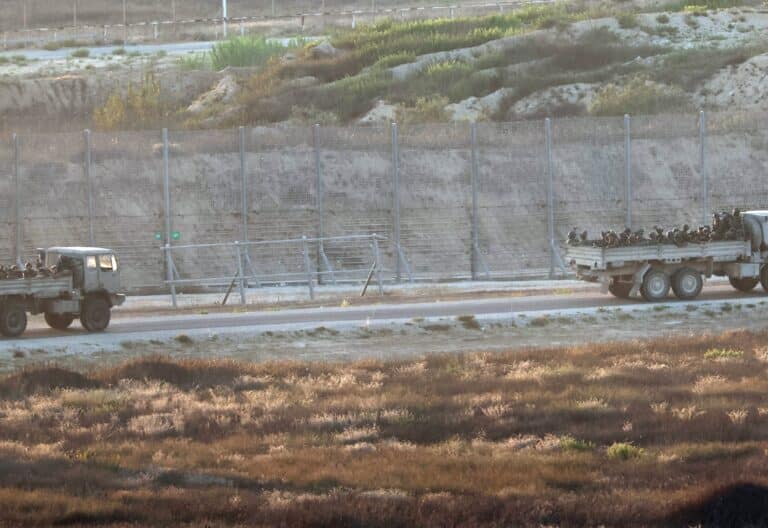 Tropas israelíe s patrullando elnorte de Gaza