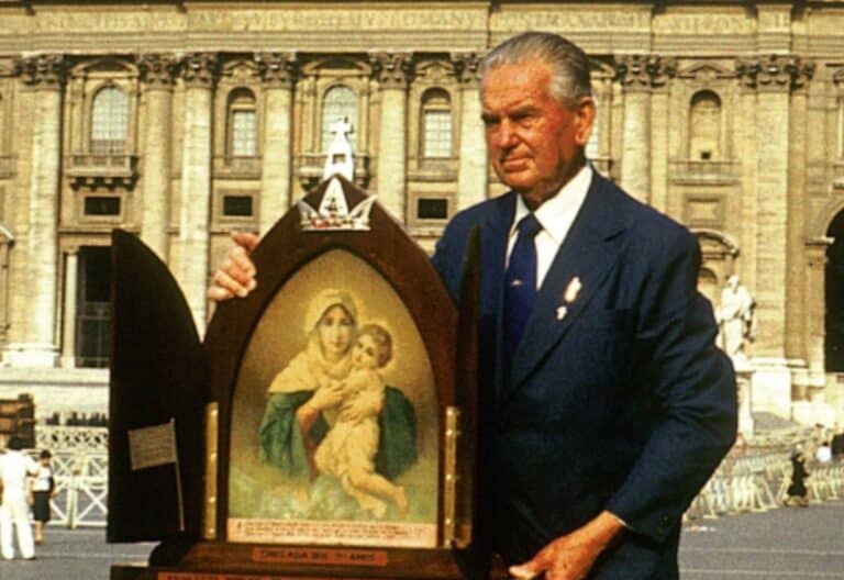 Primer diácono permanente cercano a los altares