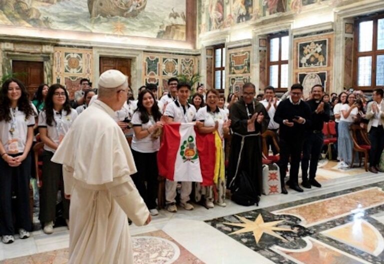 León XIV jóvenes Perú