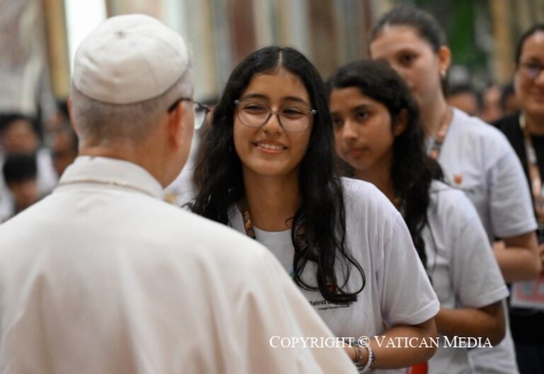 León XIV, preocupado por el aumento de la adicción al juego y a la pornografía entre los jóvenes