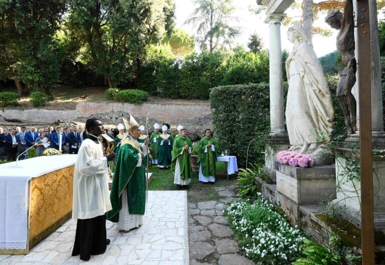 León XIV preside una misa verde en Castel Gandolfo
