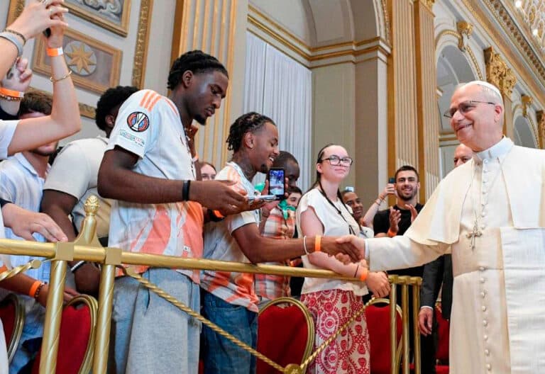 León XIV, en su audiencia con catecúmenos y recién bautizados franceses