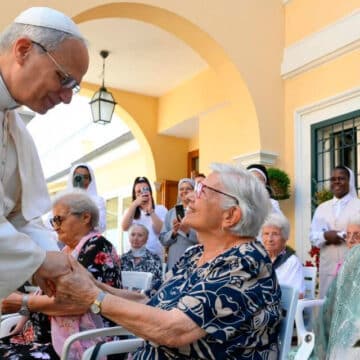 León XIV, visita la residencia de ancianos de Castel Gandolfo