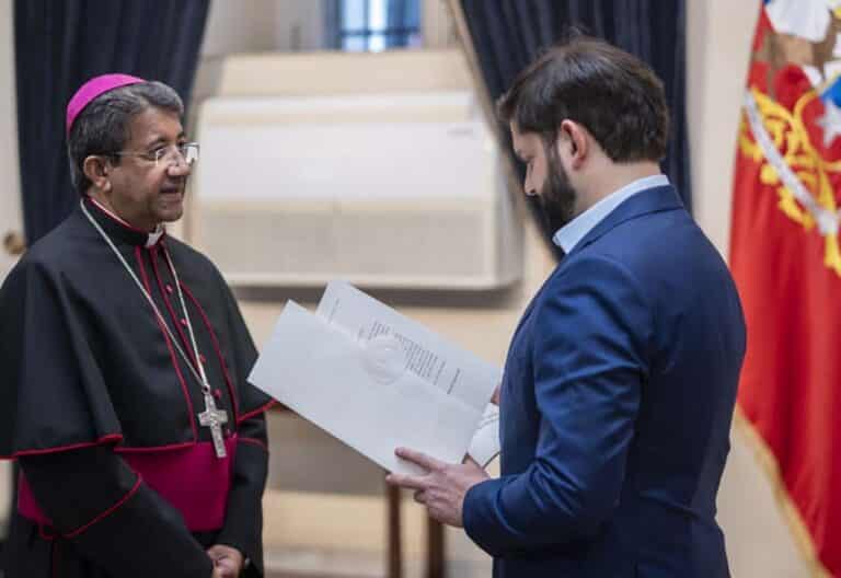 Chile: el nuncio Kurian Mathew Vayalunkal presenta sus Cartas Credenciales al presidente Gabriel
