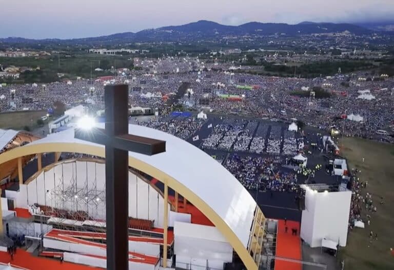 León XIV se estrena con los jóvenes: “¡Sirvan a los pobres!”