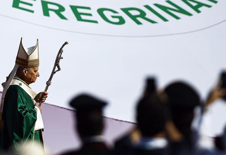 León XIV, durante el jubileo de los jóvenes en Tor Vergata