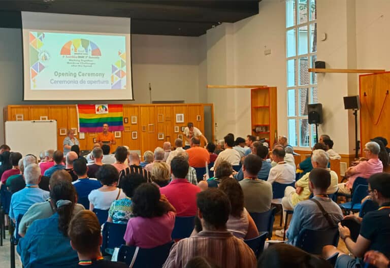 Los católicos LGBTQ+ celebran en Madrid diez años de la Red Global Arcoíris