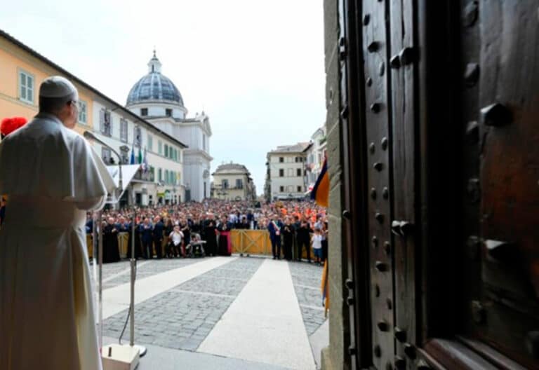 León XIV advierte que en la misión para los cristianos no es todo “color de rosa”