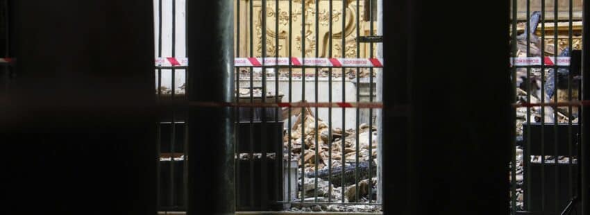 CÓRDOBA, 09/08/2025.- Trabajos en el interior de la mezquita-catedral después del incendio que en