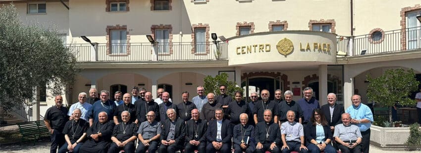 139 cardenales, arzobispos, obispos y abades se plantan ante las desigualdades generadas por el