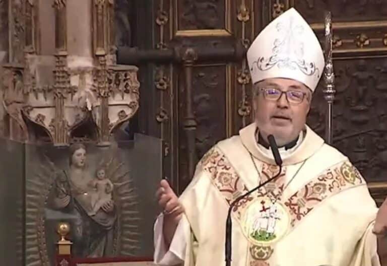 El secretario general de los obispos, César García Magán