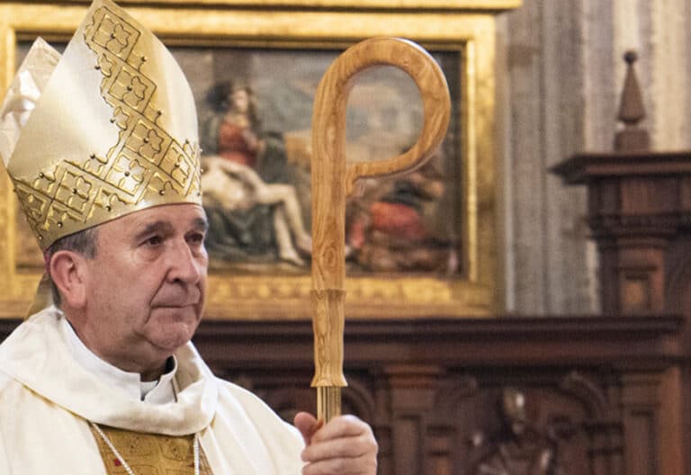 El obispo Gerardo Melgar, hospitalizado tras una indisposición a menos de un mes de su relevo