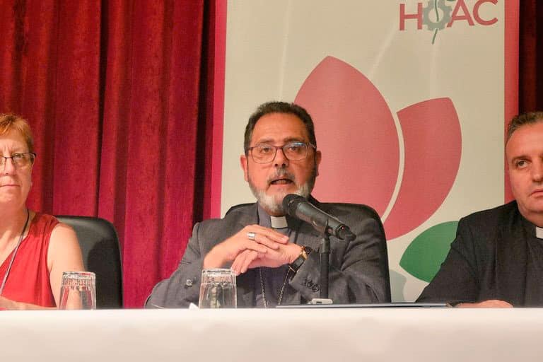 El obispo auxiliar de Madrid, Vicente Martín, en la apertura de los cursos de verano de la HOAC