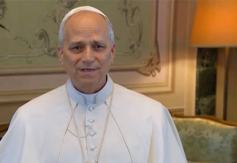 León XIV muestra su tristeza ante el desastre natural en el que han muerto más de 1.000 personas