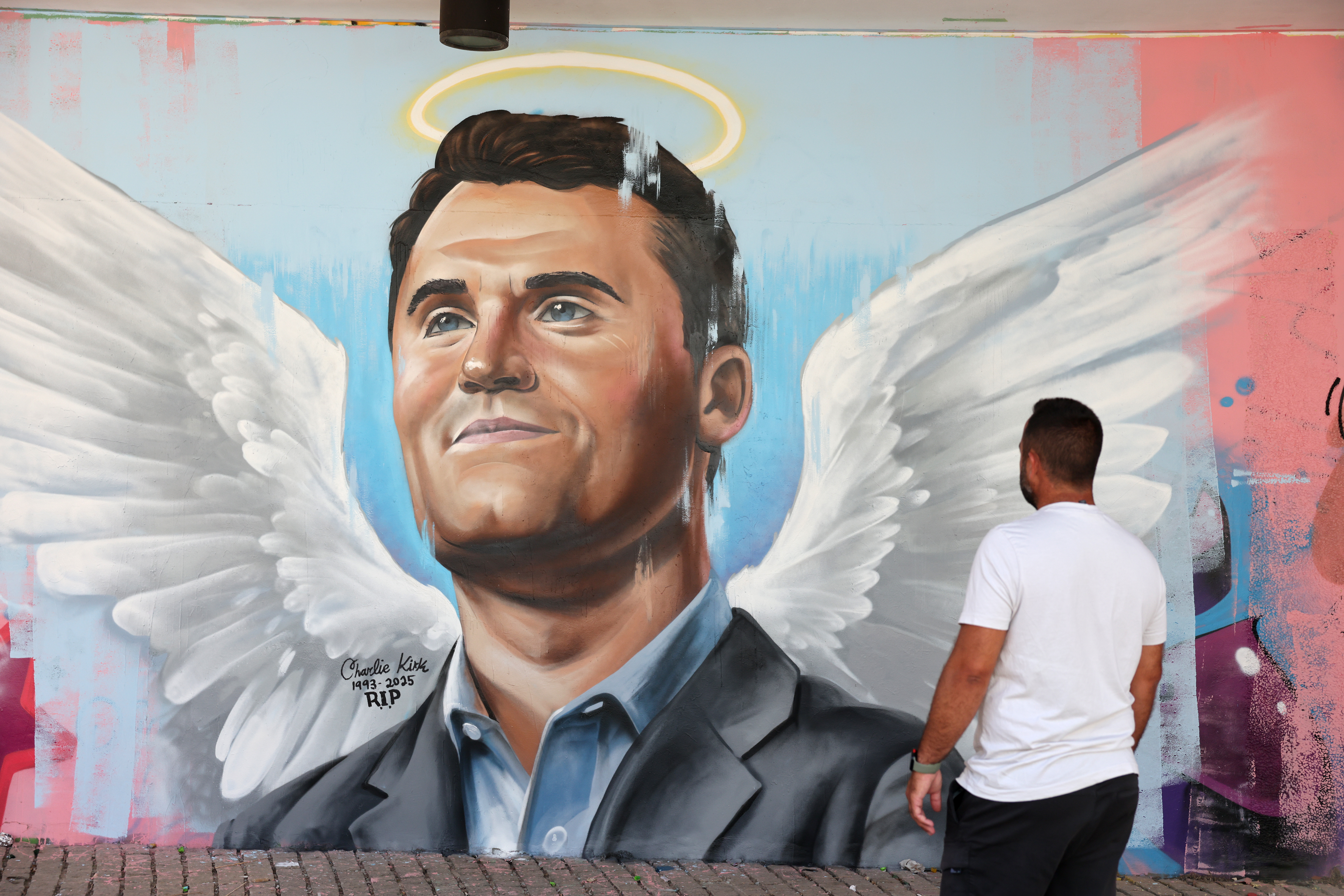 Mural en homenaje a Charlie Kirk en Israel
