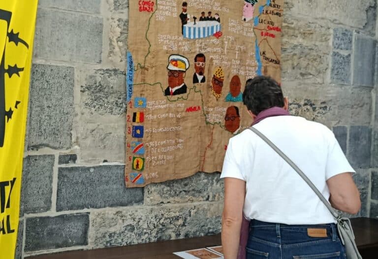 Exposición sobre el genocidio congoleño en la iglesia de San Nicolás de Gante