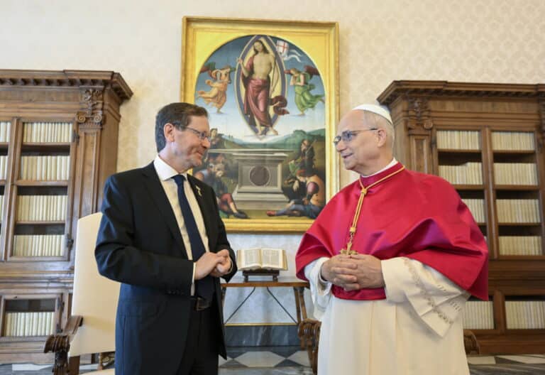 León XIV traslada al presidente de Israel que “la solución de los dos Estados es la única