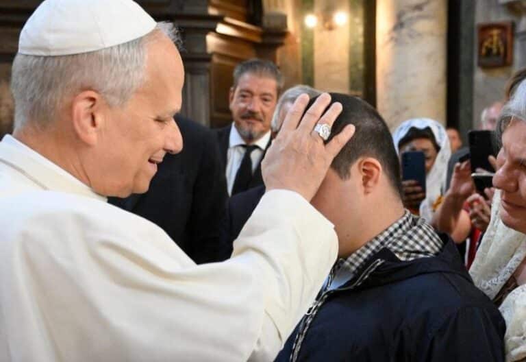 León XIV celebra misa en la parroquia de Santa Ana