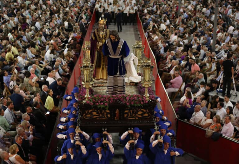 Lucena aún respira Pasión: la procesión Magna reúne a 20.000 personas