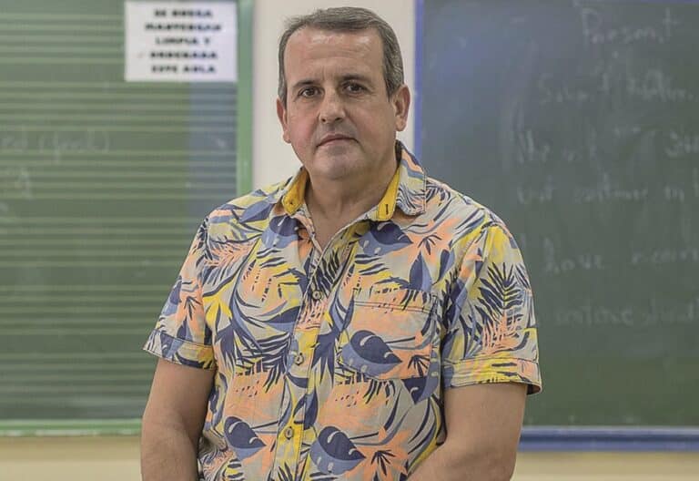 Nico Montero, cantautor y director de un colegio público en Cádiz