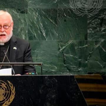 Por primera vez desde la guerra, el representante de Exteriores del Papa visita Moscú