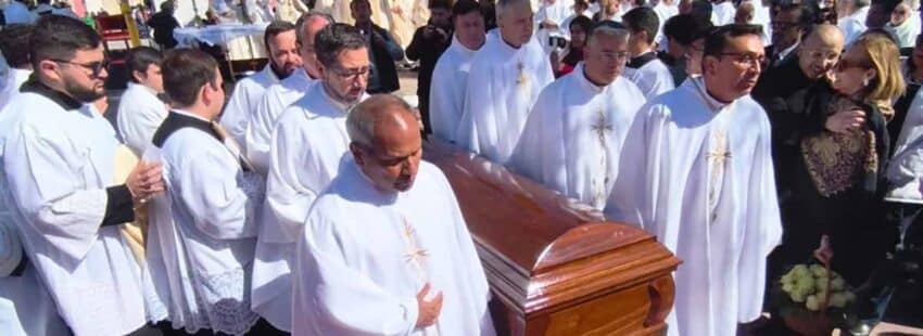 Una multitud despidió al obispo Alejandro Goic en Rancagua