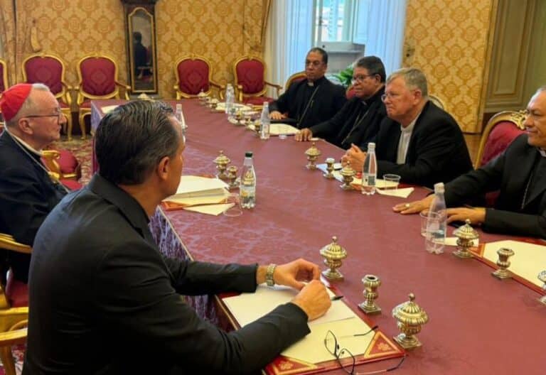 Obispos latinoamericanos, de gira en el Vaticano: primera parada con el cardenal Pietro Parolin