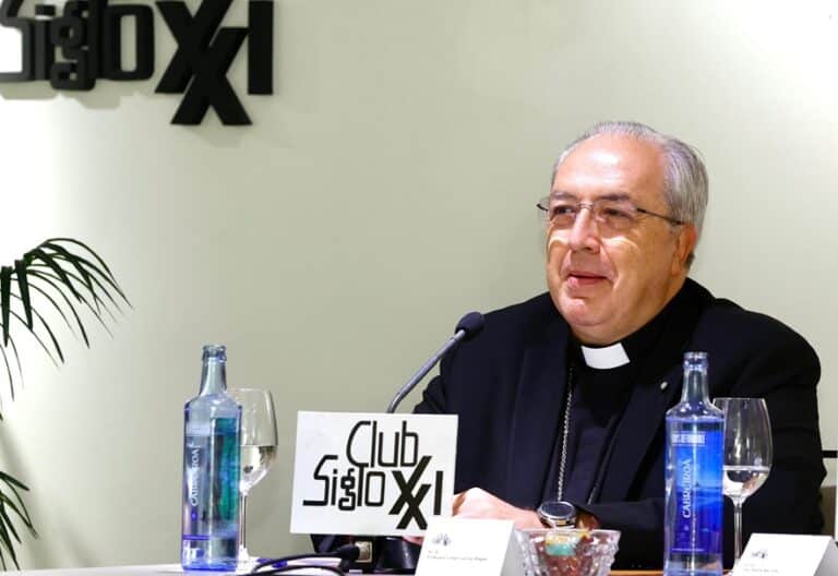 El secretario general de la Conferencia Episcopal, César García Magán